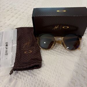 Oakley Women’s Sunglasses